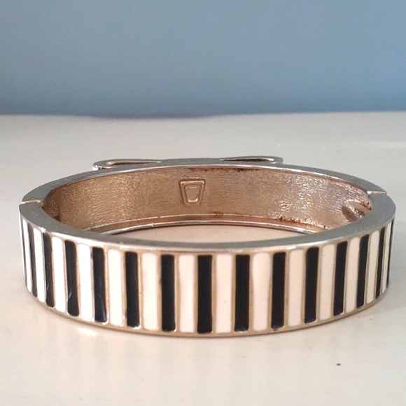 Betsey Johnson striped Enamel Bow Bracelet with crystal heart 🐱 - Picture 3 of 7